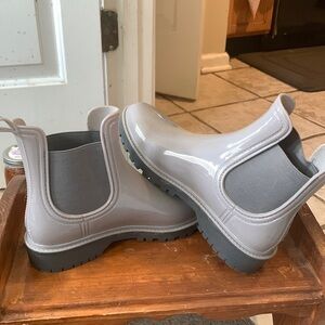 Women’s rain boots